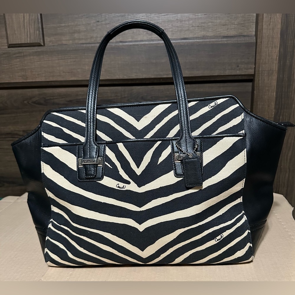 Authentic Coach Purse - Picture 7 of 14